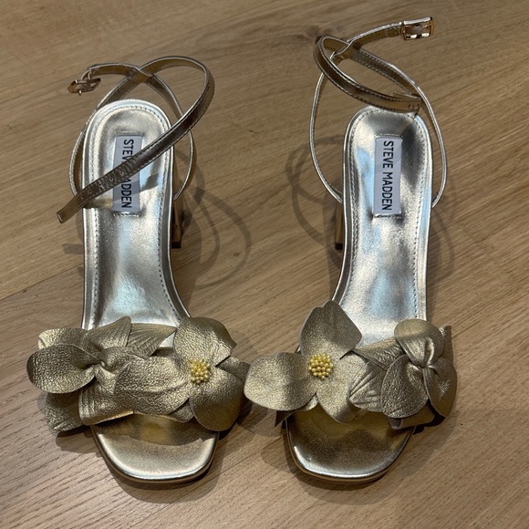 Steve Madden Shoes - Steve Madden Metallic Gold Floral Heels